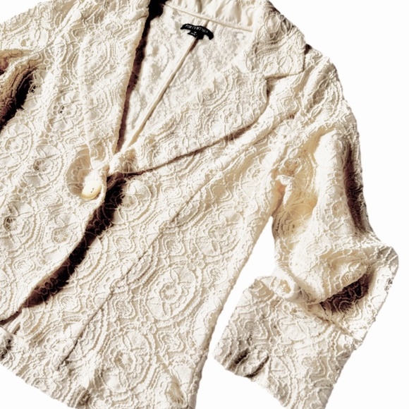 Boho Ivory Lace Gold Detail Button Blazer Suit Jacket - Picture 2 of 3